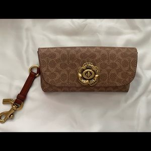 Coach signature sunglasses case